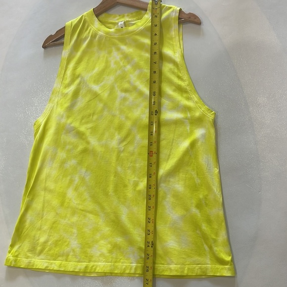Lululemon Women's All Yours Tank Top Tie Dye Highlighter Yellow in size 4 - Picture 9 of 9